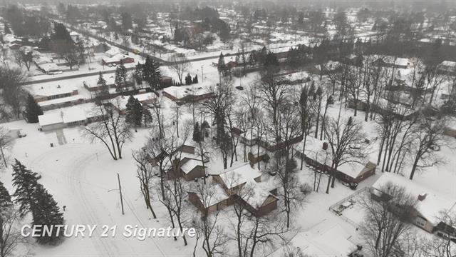 Builiding view thirteen for 2765 Clairmount, Saginaw, MI. 48603