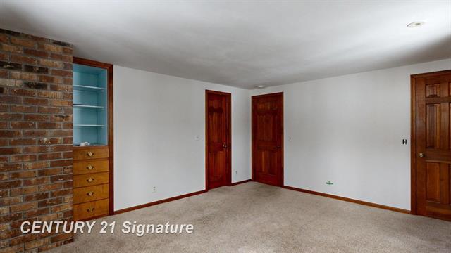 Builiding view thirty eight for 2765 Clairmount, Saginaw, MI. 48603