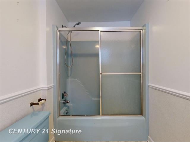 Builiding view thirty nine for 2765 Clairmount, Saginaw, MI. 48603