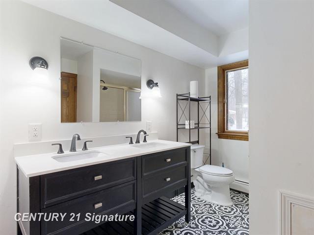 Builiding view thirty one for 2765 Clairmount, Saginaw, MI. 48603