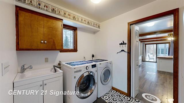 Builiding view twenty eight for 2765 Clairmount, Saginaw, MI. 48603