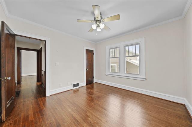 Builiding view sixteen for 715 Woodlawn Ave, Jackson, MI. 49203