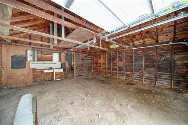 Builiding view thirty one for 715 Woodlawn Ave, Jackson, MI. 49203