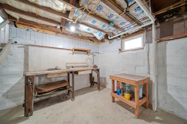 Builiding view twenty six for 715 Woodlawn Ave, Jackson, MI. 49203