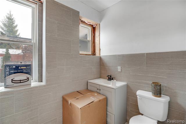 Builiding view seven for 70 Lawrence, Detroit, MI. 48202