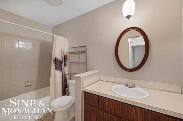 Builiding view fifteen for 22727 Shoreview Ct., Saint Clair Shores, MI. 48082