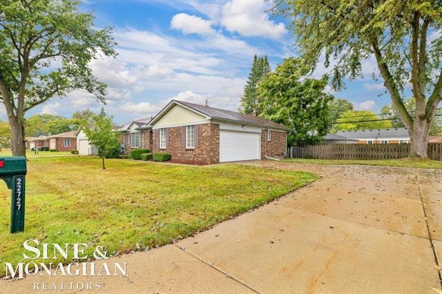 Builiding view twenty eight for 22727 Shoreview Ct., Saint Clair Shores, MI. 48082