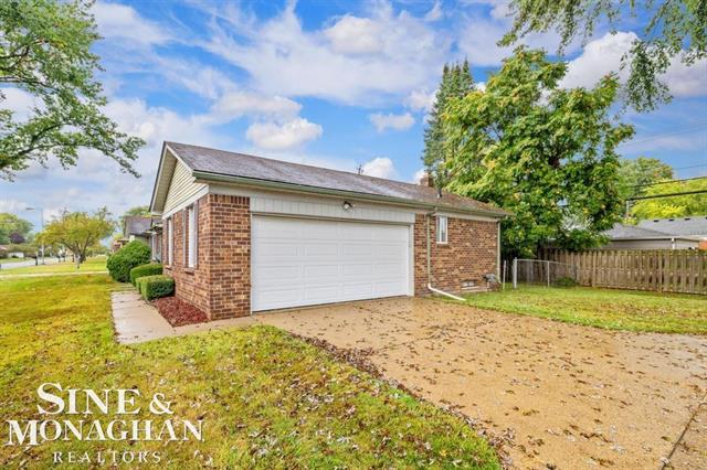 Builiding view twenty six for 22727 Shoreview Ct., Saint Clair Shores, MI. 48082