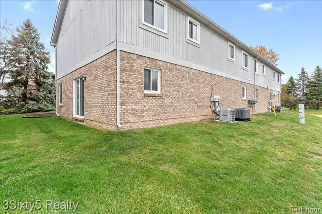 Builiding view eighteen for 23313 Stromp, Trenton, MI. 48183