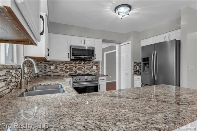 Builiding view nineteen for 5967 Cedar Ridge, Ann Arbor, MI. 48103