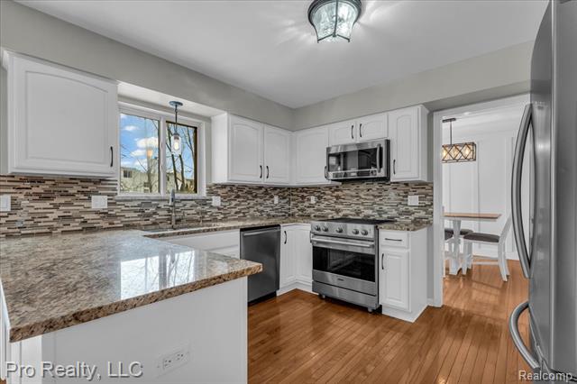 Builiding view seventeen for 5967 Cedar Ridge, Ann Arbor, MI. 48103