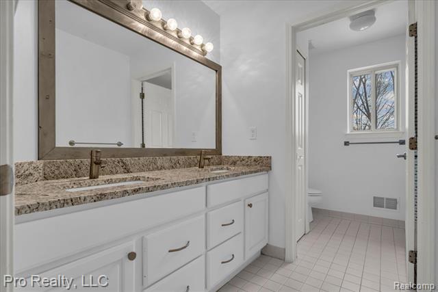 Builiding view thirty eight for 5967 Cedar Ridge, Ann Arbor, MI. 48103