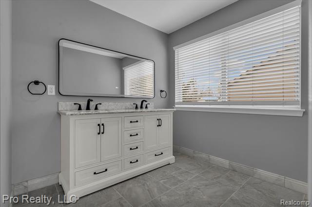 Builiding view thirty one for 5967 Cedar Ridge, Ann Arbor, MI. 48103