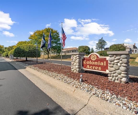 Builiding view one for 61119 Heritage, South Lyon, MI. 48178