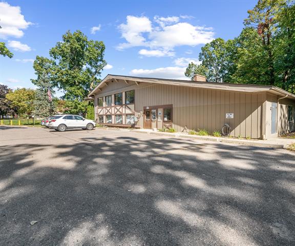 Builiding view thirty for 61119 Heritage, South Lyon, MI. 48178