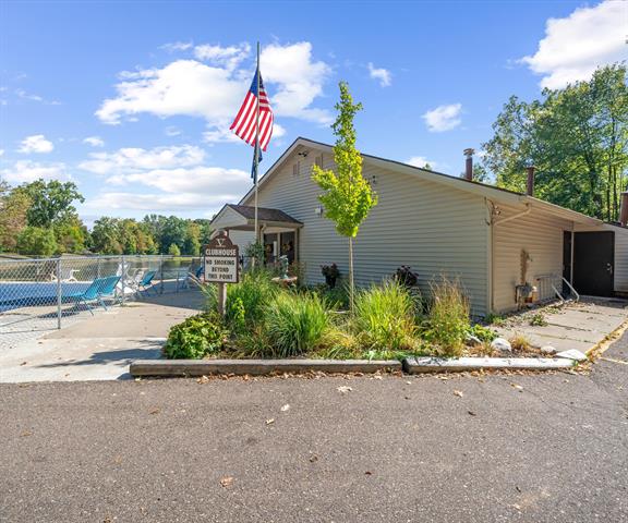 Builiding view twenty eight for 61119 Heritage, South Lyon, MI. 48178