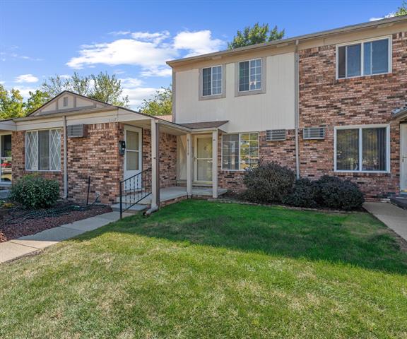 Builiding view twenty two for 61119 Heritage, South Lyon, MI. 48178