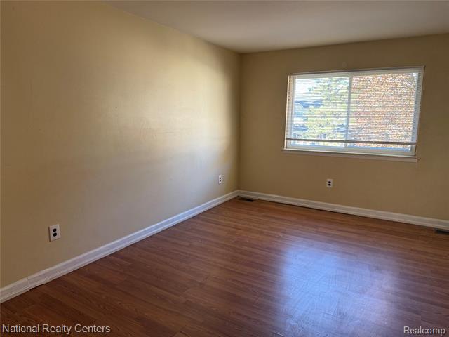 Builiding view nine for 41846 Langley, Sterling Heights, MI. 48313