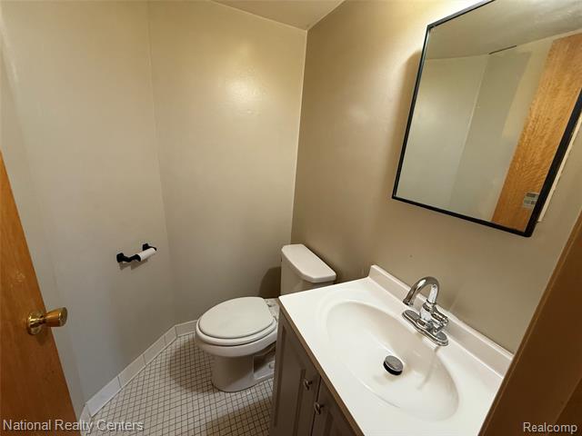 Builiding view six for 41846 Langley, Sterling Heights, MI. 48313