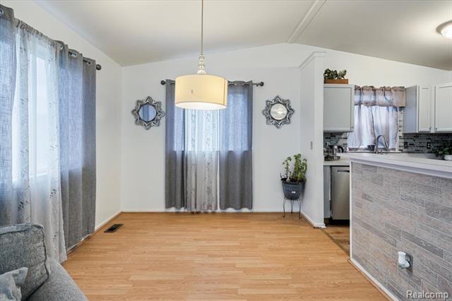 Builiding view five for 9542 Overlook, Grand Blanc, MI. 48439