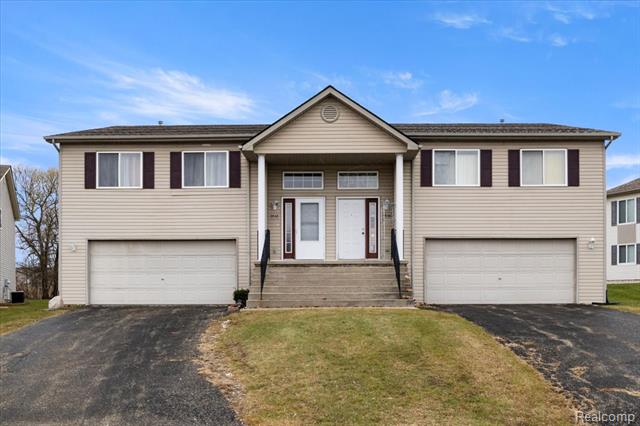 Builiding view one for 9542 Overlook, Grand Blanc, MI. 48439