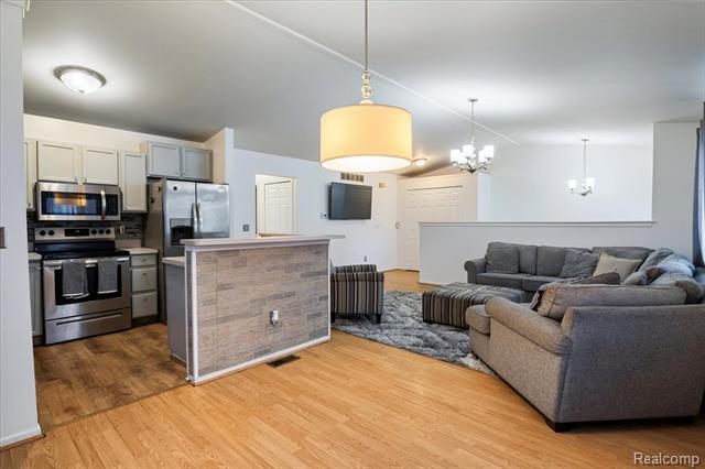 Builiding view six for 9542 Overlook, Grand Blanc, MI. 48439