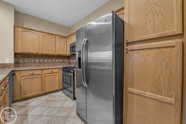 Builiding view eight for 29212 Philadelphia, New Baltimore, MI. 48051