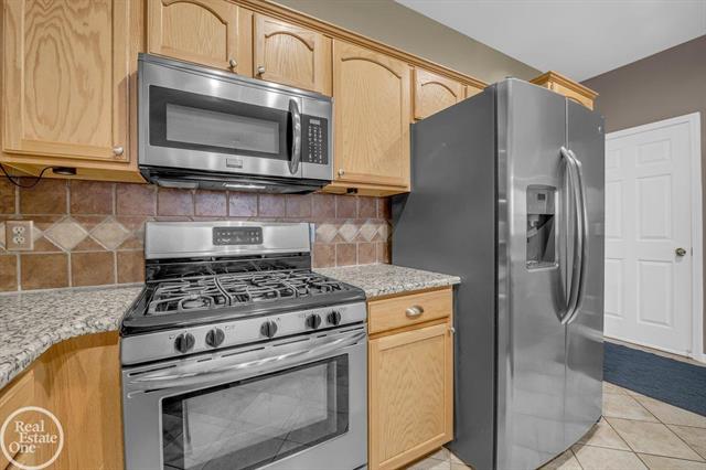 Builiding view nine for 29212 Philadelphia, New Baltimore, MI. 48051