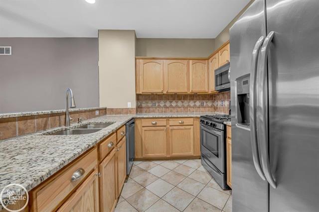 Builiding view seven for 29212 Philadelphia, New Baltimore, MI. 48051