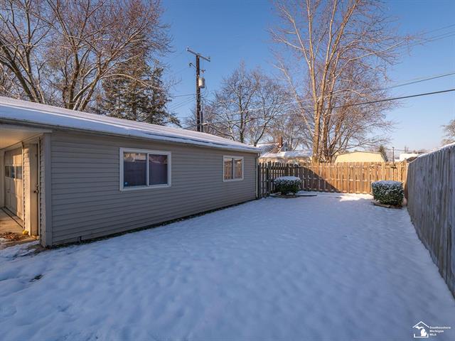 Builiding view thirty for 928 Wolverine, Monroe, MI. 48161