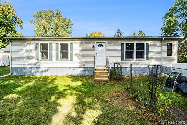 Builiding view eighteen for 1756 Skyview Drv, Brighton, MI. 48114