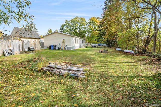 Builiding view nineteen for 1756 Skyview Drv, Brighton, MI. 48114