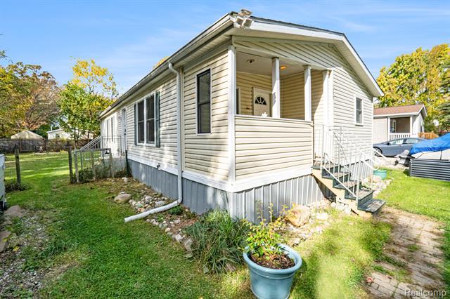 front view for 1756 Skyview Drv, Brighton, Mi. 48114