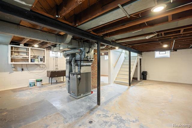 Builiding view fifteen for 2879 Royal, Berkley, MI. 48072