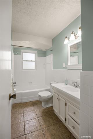 Builiding view thirteen for 2879 Royal, Berkley, MI. 48072