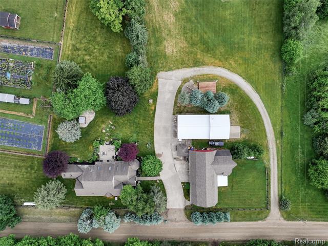Builiding view seventy two for 1310 Brauer, Oxford, MI. 48371