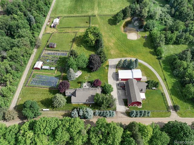 Builiding view sixty five for 1310 Brauer, Oxford, MI. 48371