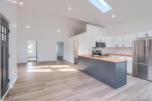 Builiding view eight for 1684 Liberty, Lapeer, MI. 48446