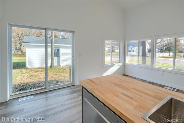 Builiding view eighteen for 1684 Liberty, Lapeer, MI. 48446