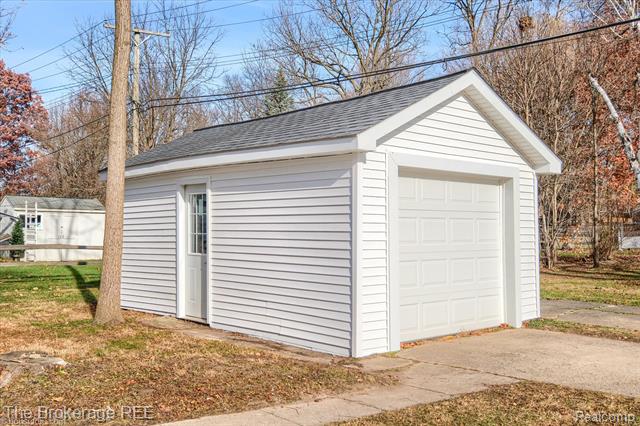 Builiding view five for 1684 Liberty, Lapeer, MI. 48446