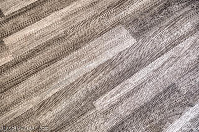 Builiding view nineteen for 1684 Liberty, Lapeer, MI. 48446