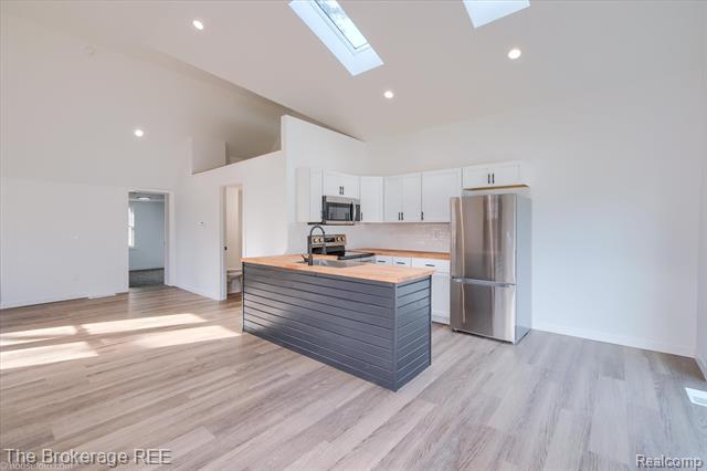 Builiding view seven for 1684 Liberty, Lapeer, MI. 48446