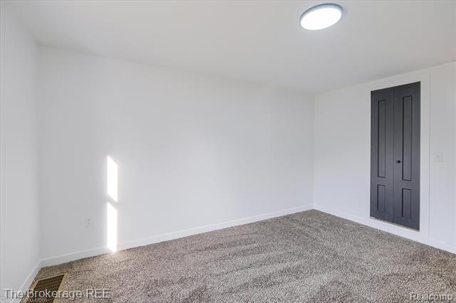 Builiding view thirty four for 1684 Liberty, Lapeer, MI. 48446