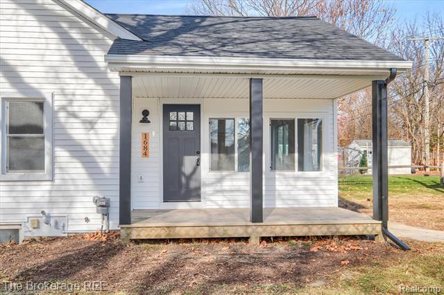 Builiding view two for 1684 Liberty, Lapeer, MI. 48446