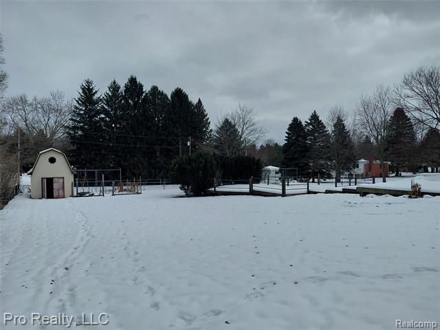 Builiding view eight for 8445 Crestshire Dr, Ypsilanti, MI. 48197