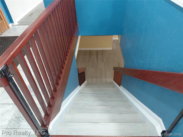 Builiding view eighteen for 8445 Crestshire Dr, Ypsilanti, MI. 48197