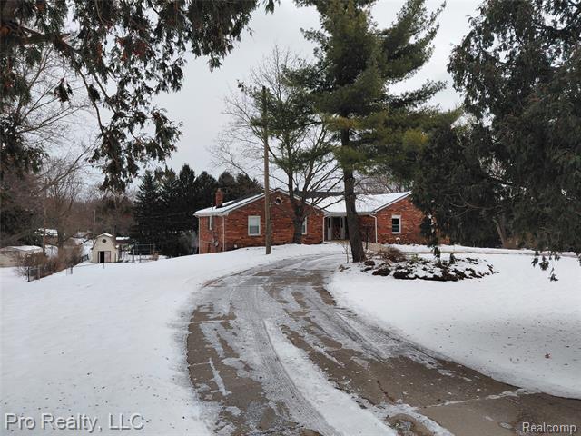 Builiding view one for 8445 Crestshire Dr, Ypsilanti, MI. 48197