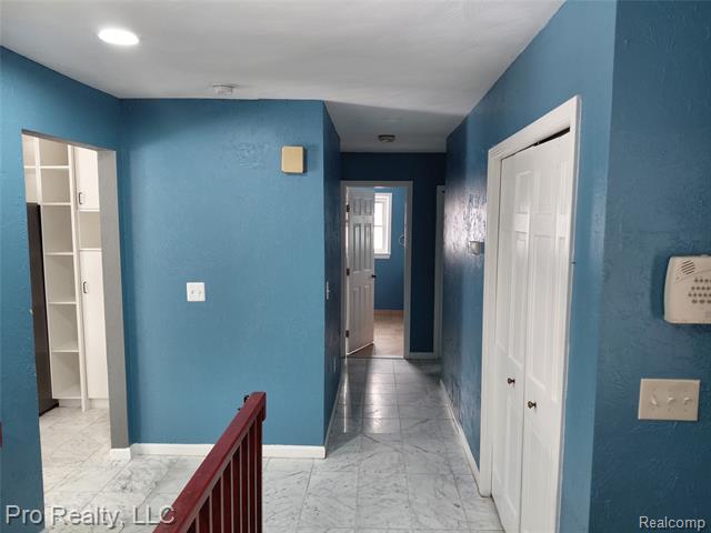 Builiding view ten for 8445 Crestshire Dr, Ypsilanti, MI. 48197