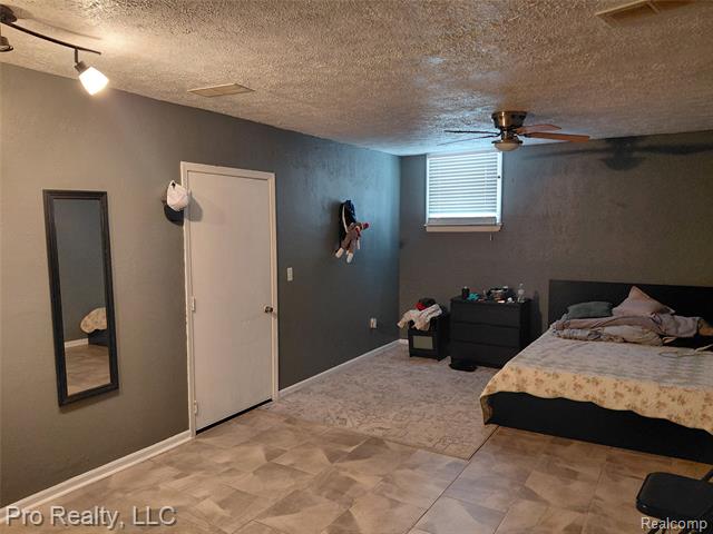 Builiding view thirty eight for 8445 Crestshire Dr, Ypsilanti, MI. 48197