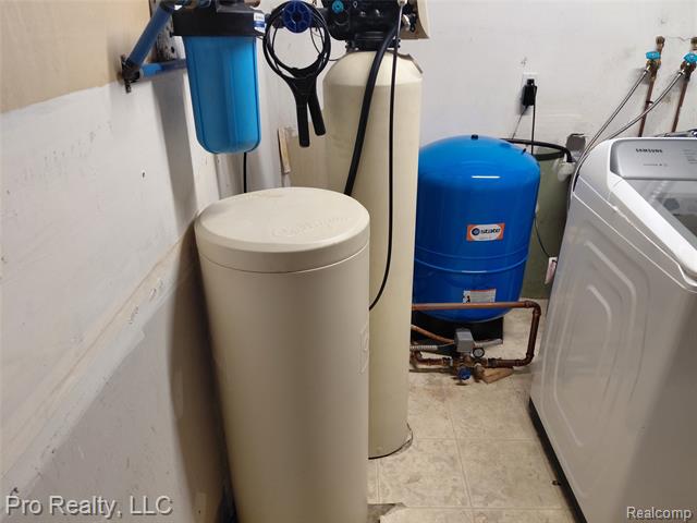 Builiding view thirty five for 8445 Crestshire Dr, Ypsilanti, MI. 48197